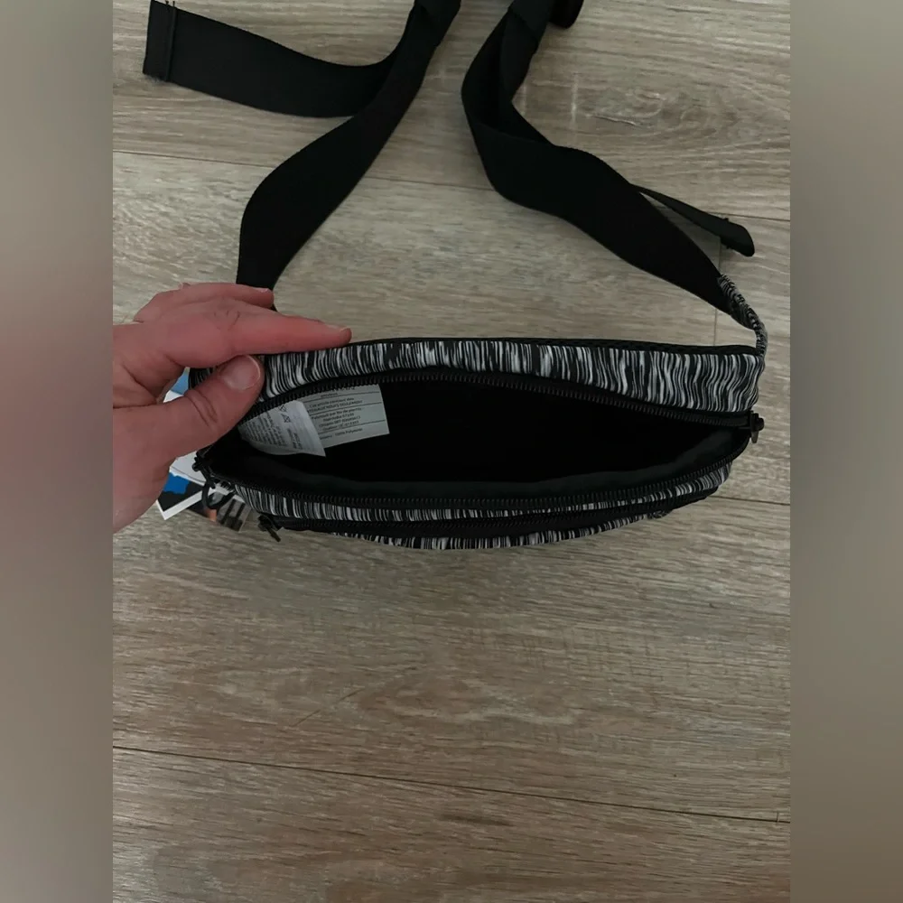 NWT KAVU Spectercise Belt Bag Spandex Fanny Pack - Picture 5 of 6